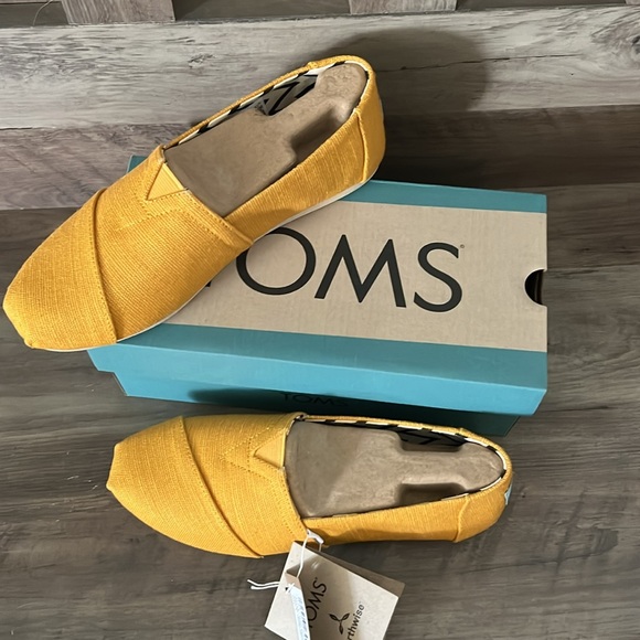 Toms - Picture 3 of 4